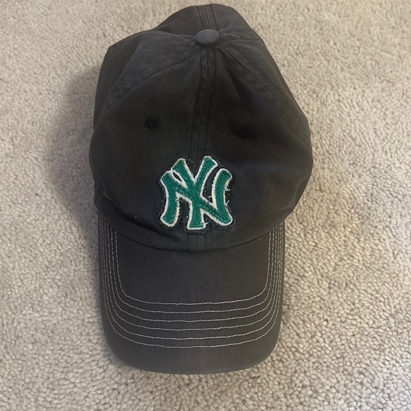 Yankees hat - Picture 1 of 3